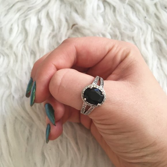 Oval Faux Black Gem And Silver Diamond Ring - Picture 2 of 2